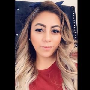 Meet your Posher, Yajaira